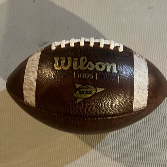 Wilson 1005 NCAA leather football - Picture 1 of 1